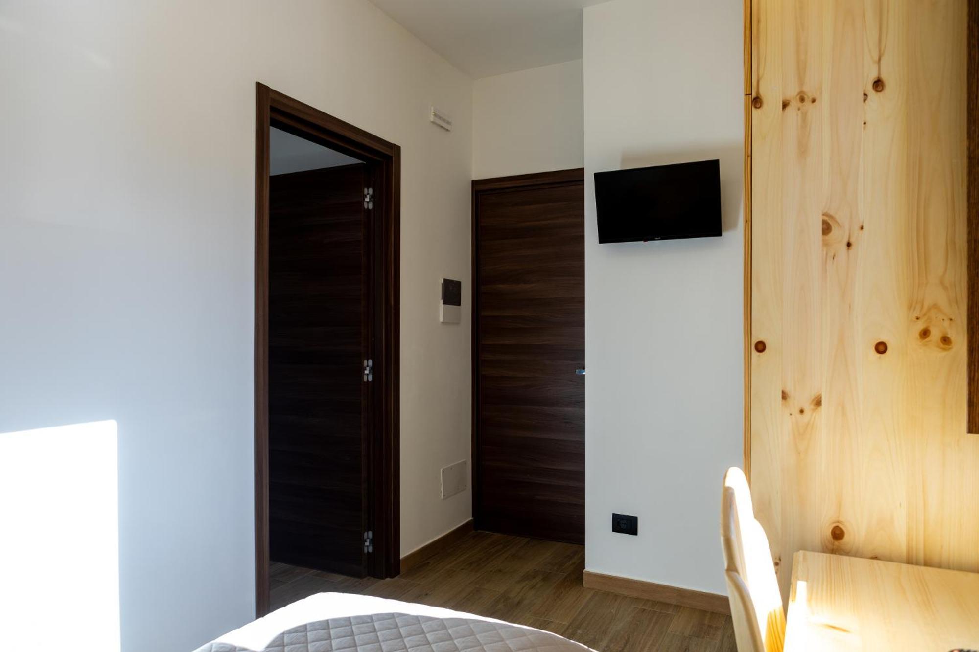 La Villetta Food & Drink Rooms For Rent - No Reception - LʼAquila Zewnętrze zdjęcie